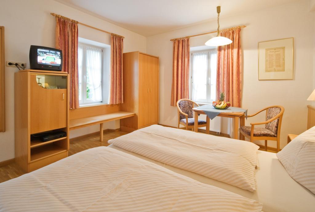 Warsberger Weinhof - Hotel & Weinwirtschaft Neumagen-Dhron Room photo